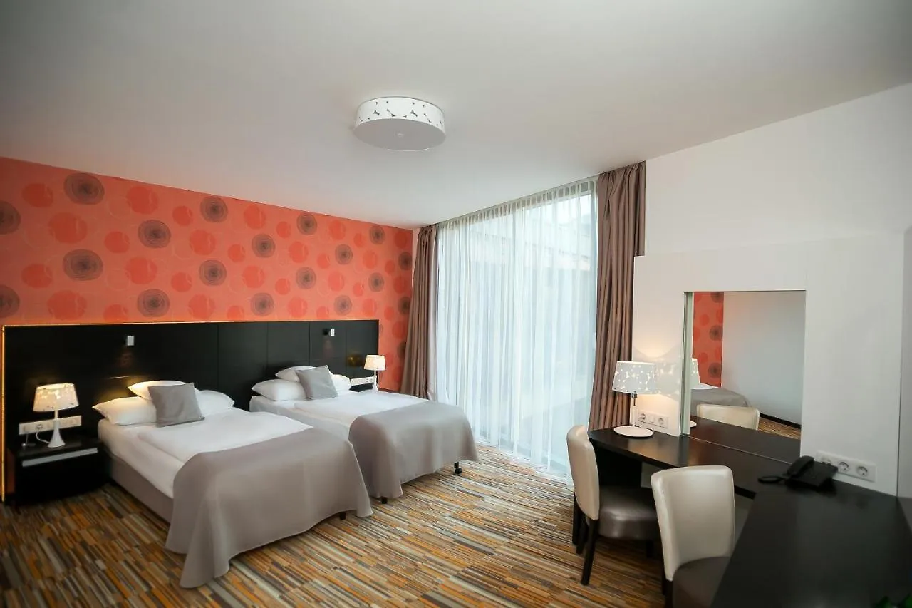 Art Hotel Szeged 4*,  Hungary