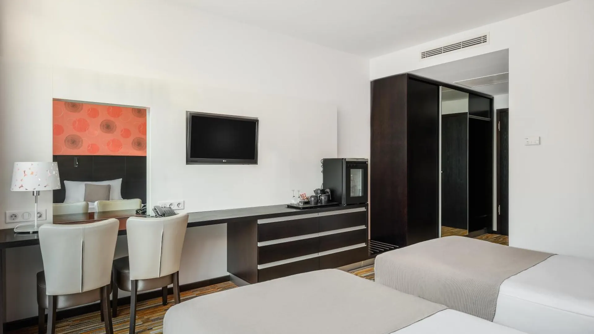 Art Hotel Szeged 4*,  Hungary